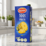 Juver 100% Fruta Piña en una cocina